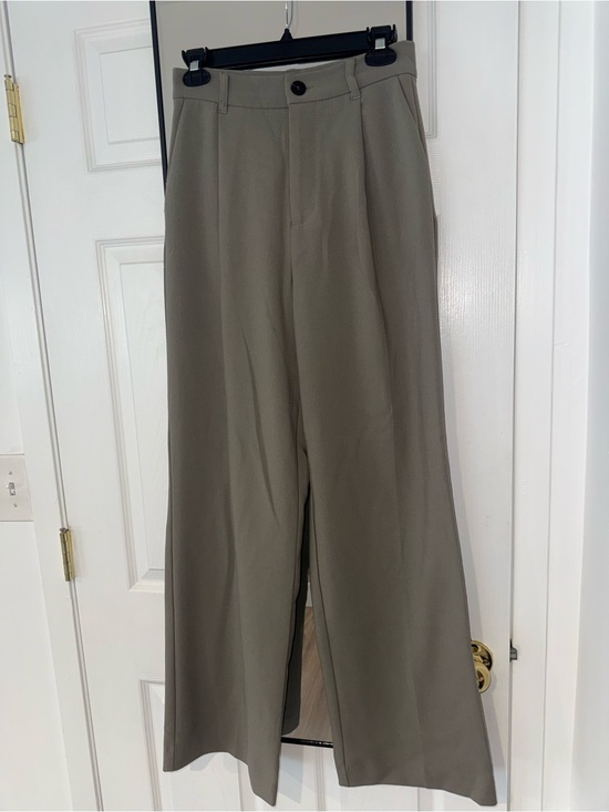 Zara Pants - Zara women’s Wide-Leg pants in Olive